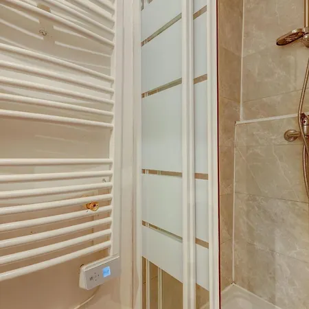 2 Bedroom In The Heart Of Le Marais アパート