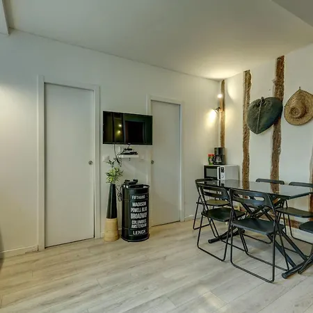 2 Bedroom In The Heart Of Le Marais アパート パリ