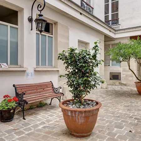 2 Bedroom In The Heart Of Le Marais アパート
