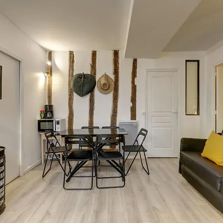 2 Bedroom In The Heart Of Le Marais Parijs